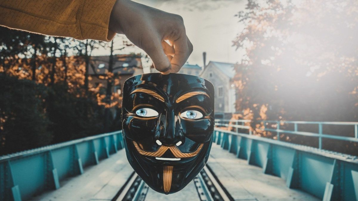 Як зрозуміти, що поруч з вами – псевдодруг