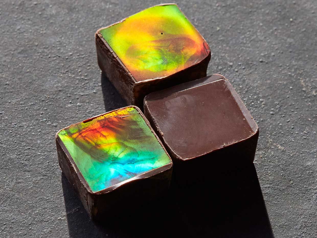 У Швейцарії створили шоколад кольору веселки