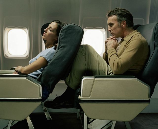 Бортпровідники розповіли, чому небезпечно відкидати спинки крісел в літаку - фото 415407