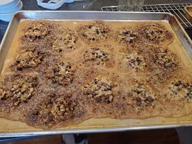 10 випадків, коли хтось вирішив готувати на карантині, але щось пішло не так - фото 415412