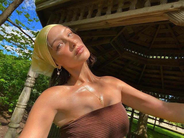 Супермодель Белла Хадід знялася у відвертому бікіні з провокаційних ракурсів - фото 415521