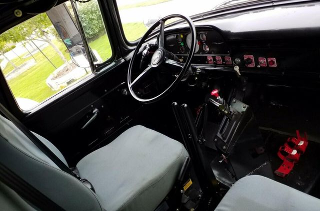 З молотка пустять хот-род на базі 60-річного Ford F-600 - фото 415588