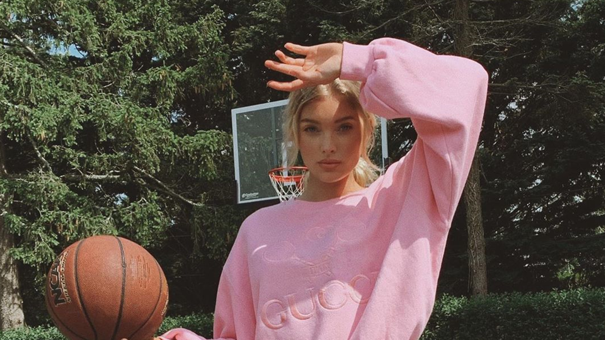 Супермодель Ельза Хоск розбурхала мережу знімком топлес у ванній