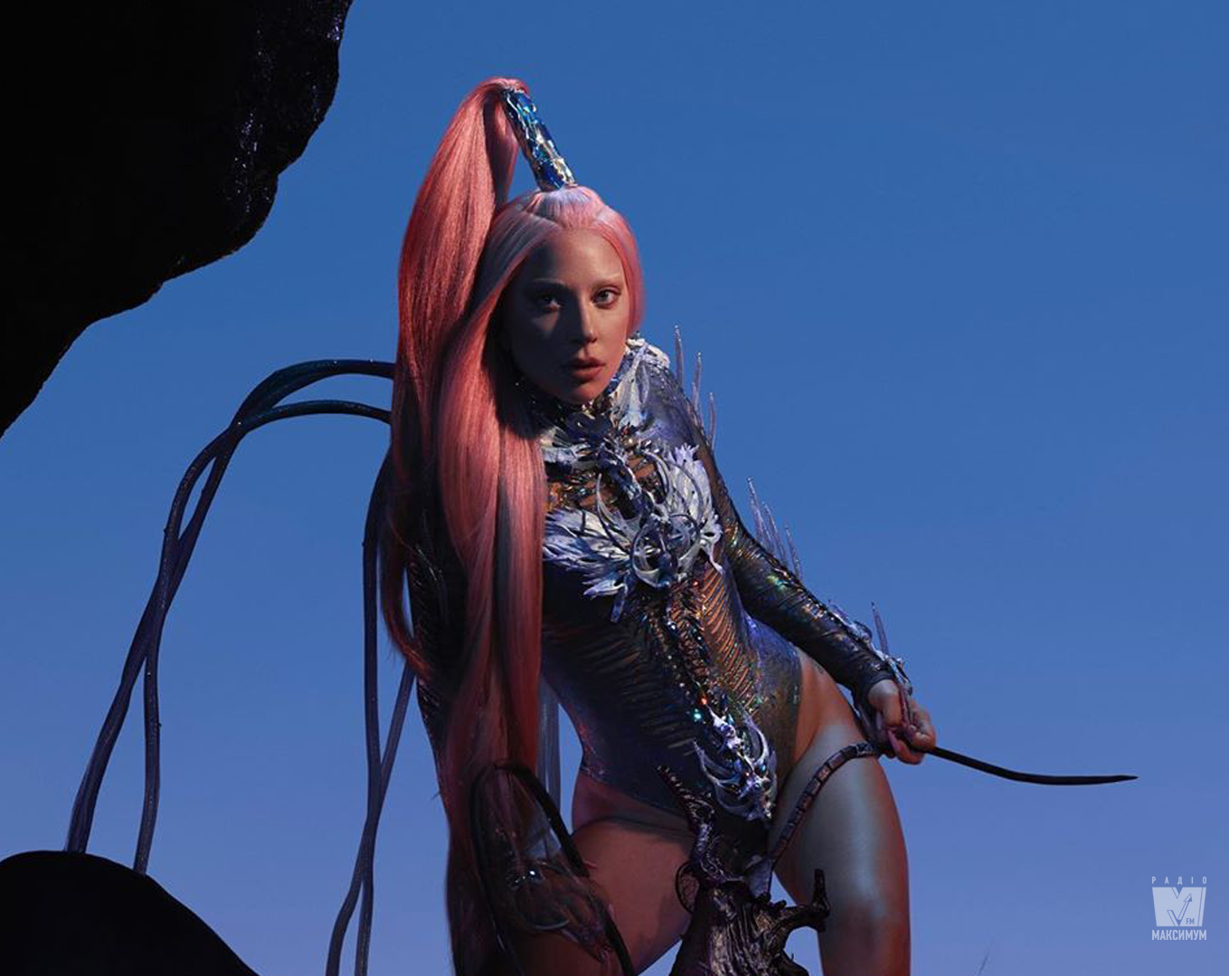 Леді Гага стала обличчям нового загадкового аромату Valentino