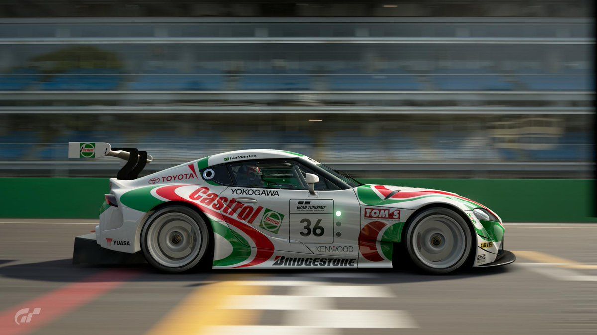 У гаражі на 22 роки забули унікальну гоночну Toyota Supra: як вона виглядає зараз