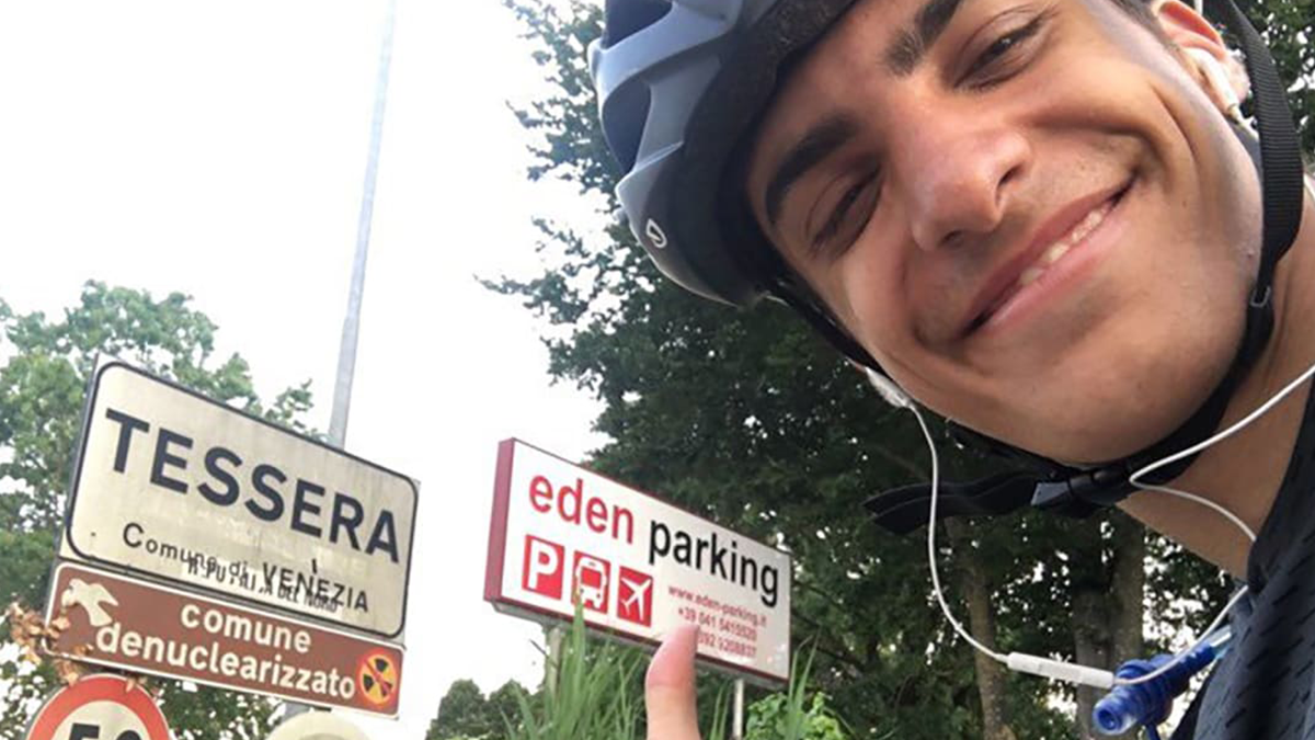 Через карантин грек добирався додому з Шотландії на велосипеді