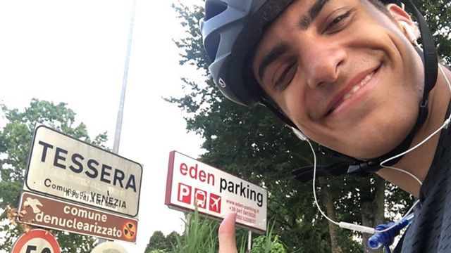 Через карантин грек добирався додому з Шотландії на велосипеді - фото 415727