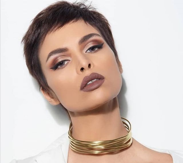 Названі наймодніші зачіски цього літа - фото 415815