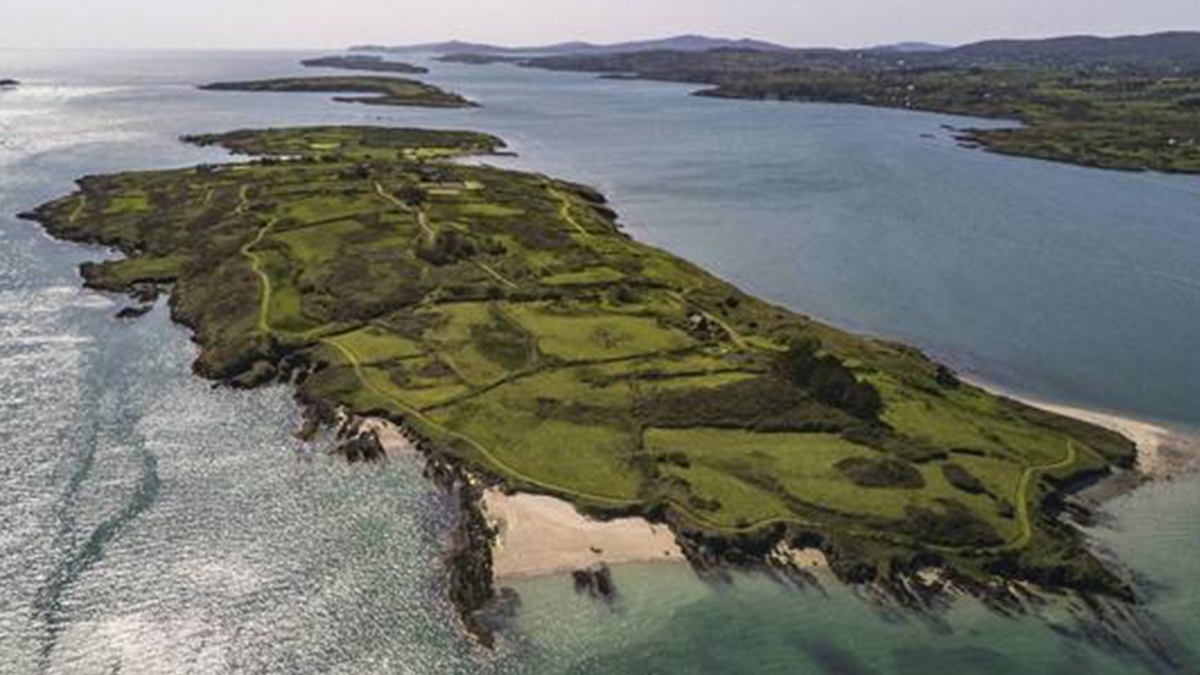 Чоловік купив за 5,5 мільйона євро острів, але досі не побував там - фото 1