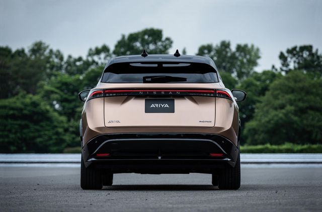 Nissan представив свій перший електричний кросовер Ariya - фото 415992
