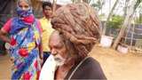В Індії 95-річний дідусь жодного разу не стригся і відростив сім метрів волосся: фотофакт