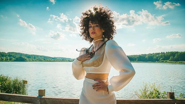 Даша Астаф'єва здивувала несподіваною зміною іміджу - фото 416111