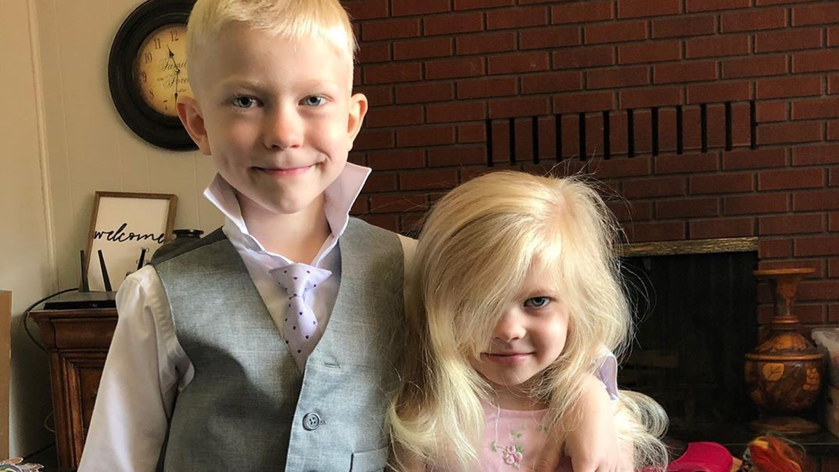 Фото дня: 6-річний герой врятував сестру від пса – і йому дякує навіть Капітан Америка