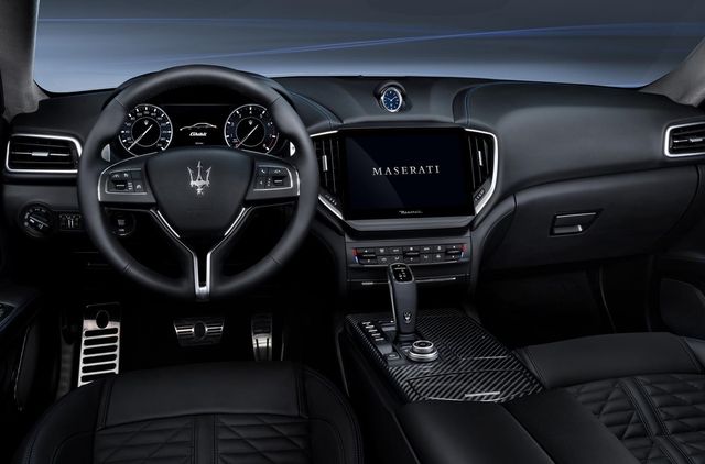 Maserati презентувала перший гібрид марки - фото 416213