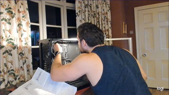 Генрі Кавілл зібрав собі ігровий ПК: у скільки йому обійшовся комп - фото 416254