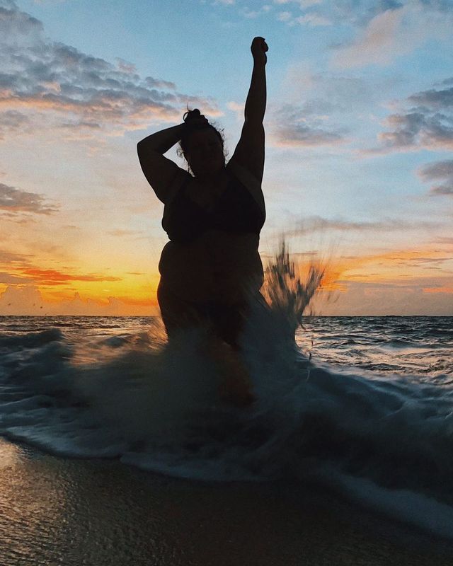 Тихо діти сплять: alyona alyona випустила потужний кліп, що спонукає задуматись - фото 416266