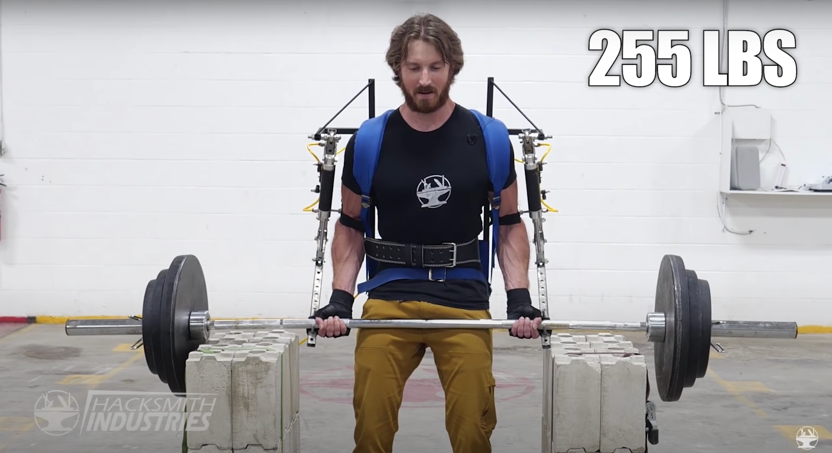 Інженер побив світовий рекорд з підіймання штанги: у цьому йому допоміг екзоскелет