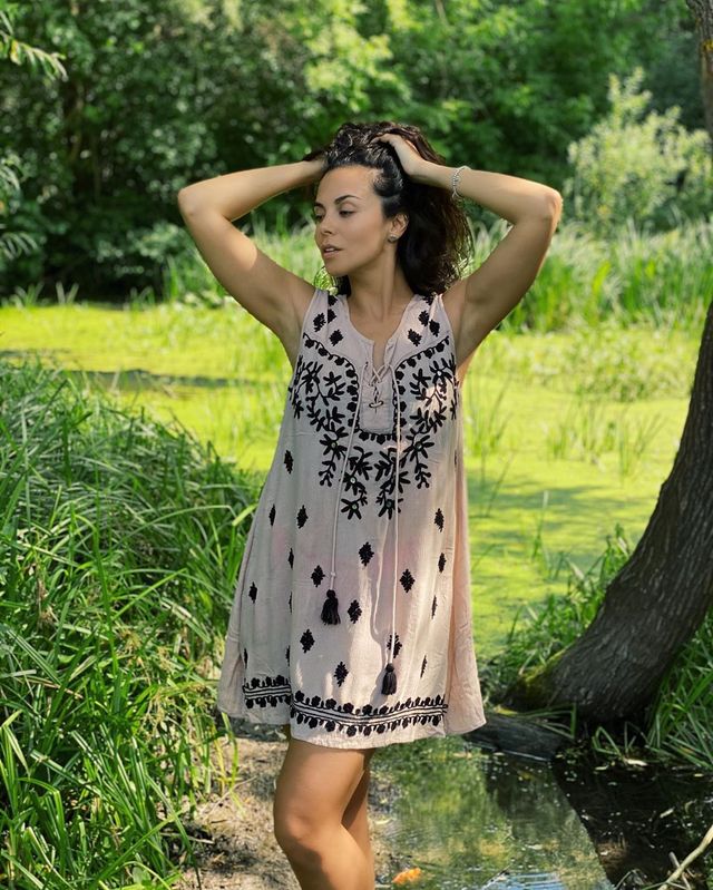 Настя Каменських спокусила мережу гарячим образом у короткому платті - фото 416553