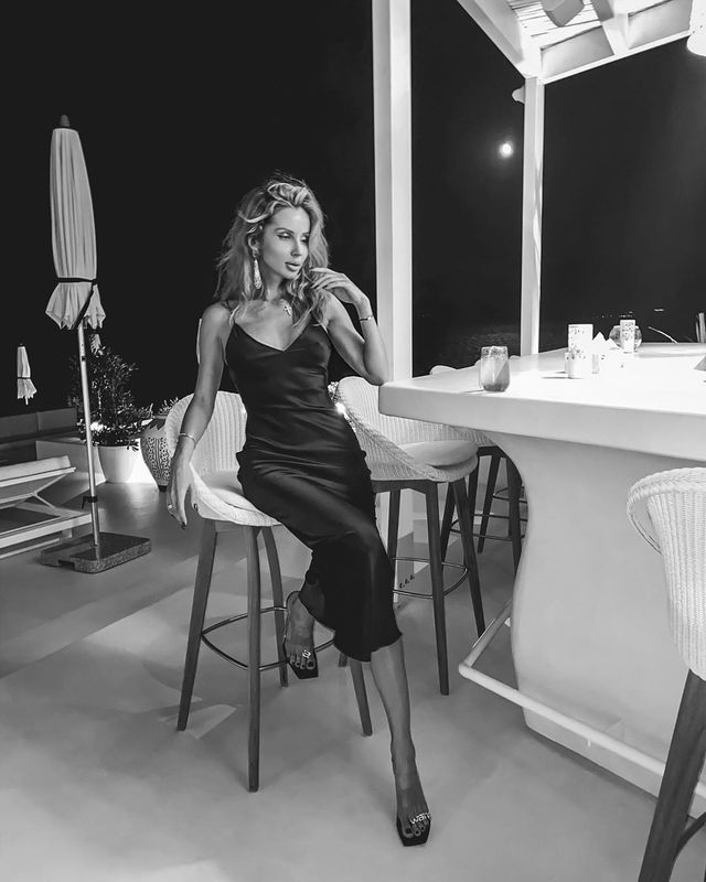 Світлана Лобода спокусила мережу відвертою сукнею - фото 416615