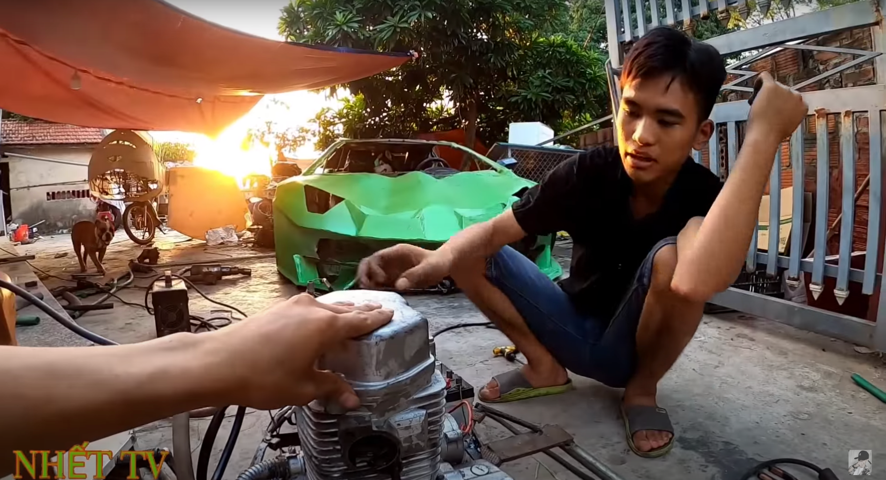 В'єтнамці створили картонну копію Lamborghini Aventador: епічне відео