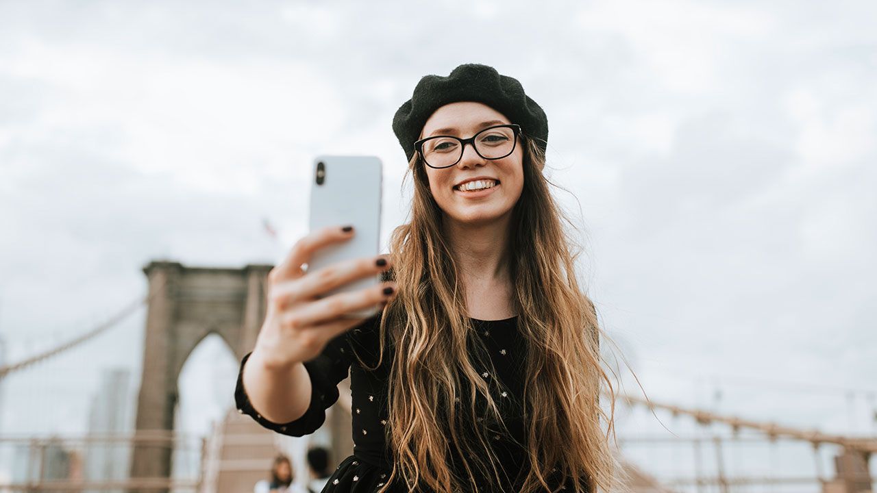 Учені вкотре перевірили вплив селфі на людину - фото 1