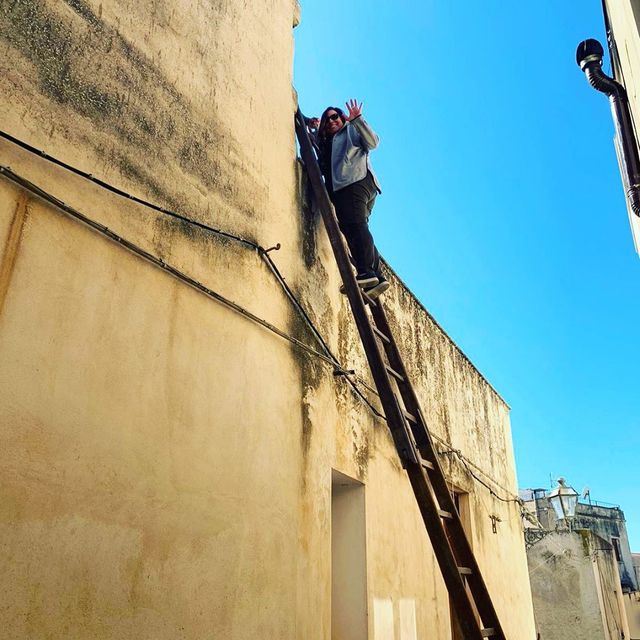 Щаслива Мередіт біля свого будинку в Італії - фото 416663