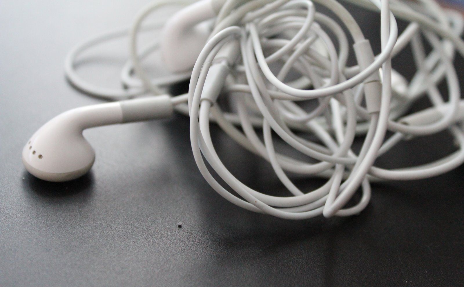 Чому цього не було раніше: робот навчився розплутувати навушники та дроти