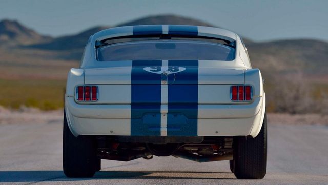 Легендарний Ford Mustang Shelby GT350R продали за шалені гроші - фото 416710