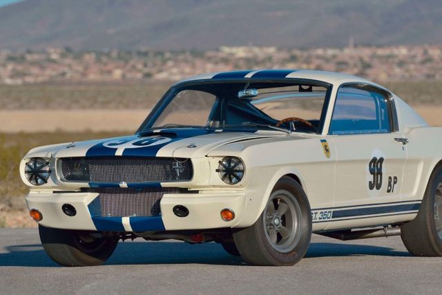 Легендарний Ford Mustang Shelby GT350R продали за шалені гроші - фото 416714