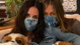 Дженніфер Еністон і Кортні Кокс просять всіх носити маски, тому що це важливо: відео