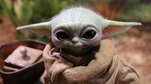 Випущено фігурку Малюка Йоди в натуральну величину - фото 416767