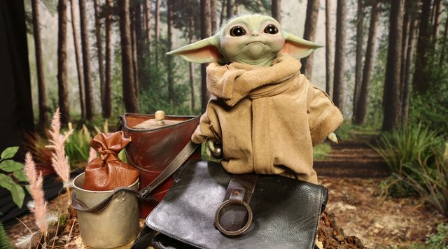 Випущено фігурку Малюка Йоди в натуральну величину - фото 416769