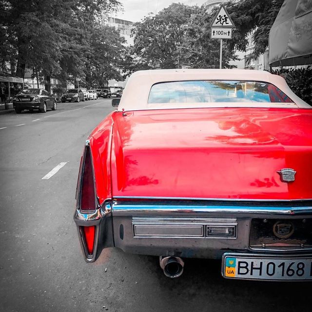 В Україні зняли розкішне американське авто 70-х - фото 416773