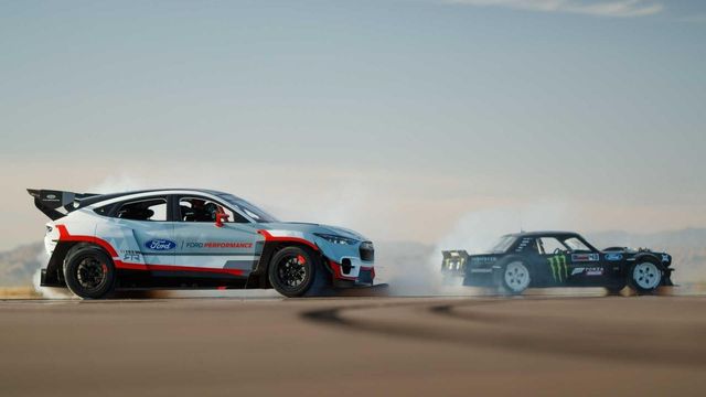 7 двигунів і дрифт-режим: представлено гоночний Ford Mustang Mach-E - фото 416850