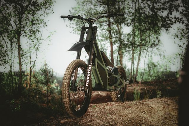 Представлений потужний маунтинбайк з причепом - фото 416908