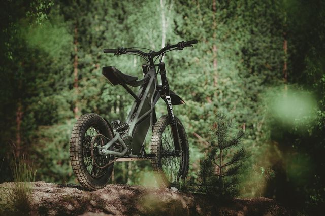 Представлений потужний маунтинбайк з причепом - фото 416909