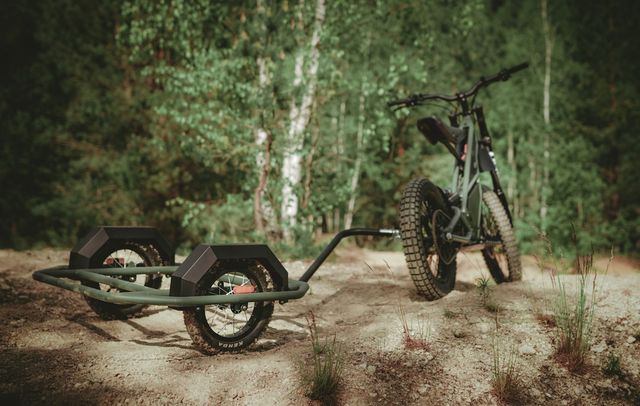 Представлений потужний маунтинбайк з причепом - фото 416910