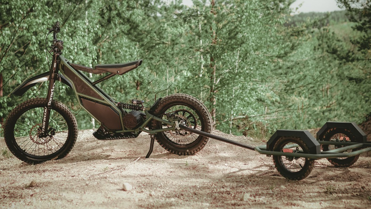 Представлений потужний маунтинбайк з причепом