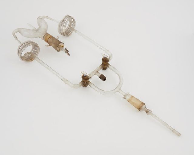 Музей в Лондоні просить допомогти впізнати дивні предмети - фото 416916