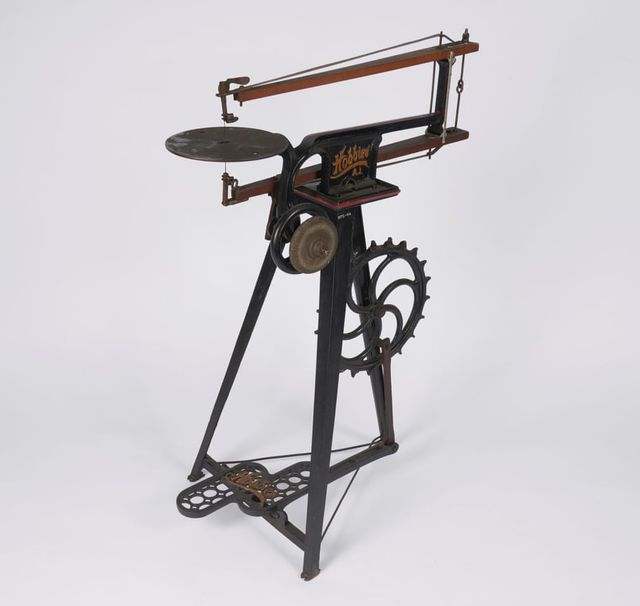 Музей в Лондоні просить допомогти впізнати дивні предмети - фото 416920