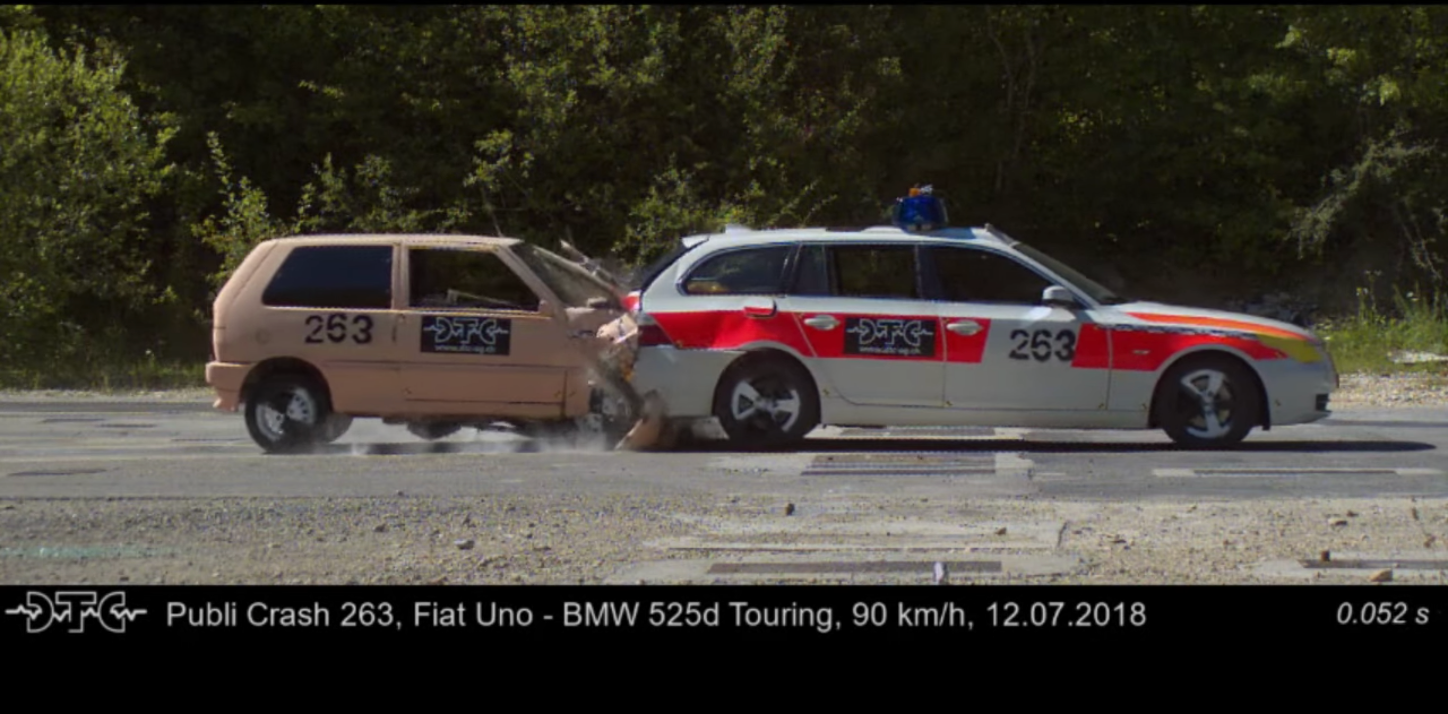 Автомобілі зіткнули на швидкості 90 км/год - фото 1