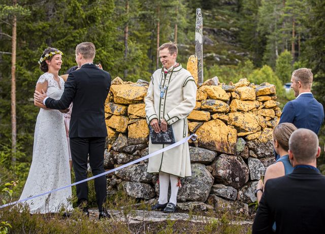 Карантинне весілля на кордоні: молодята зі Швеції та Норвегії провели унікальну церемонію - фото 417033