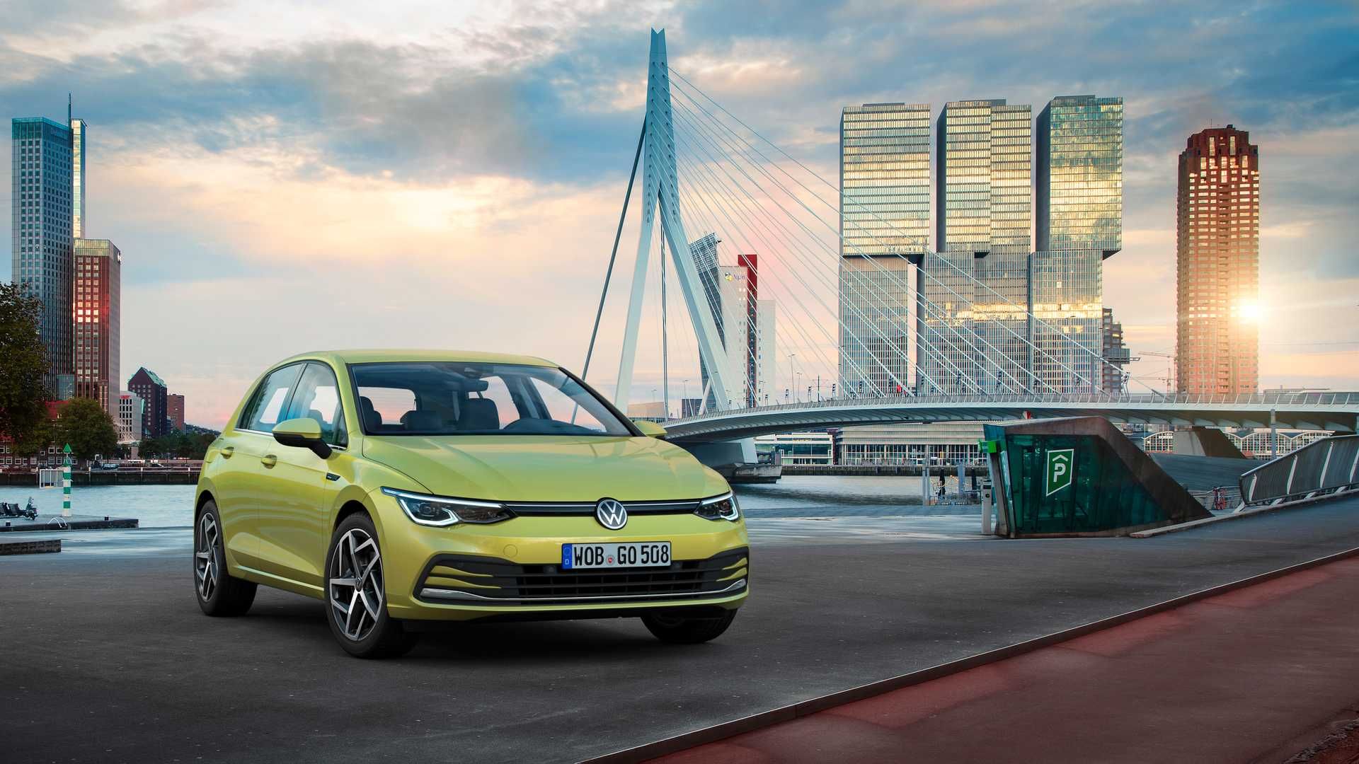 Новий Volkswagen Golf не впорався з "лосячим тестом": відео