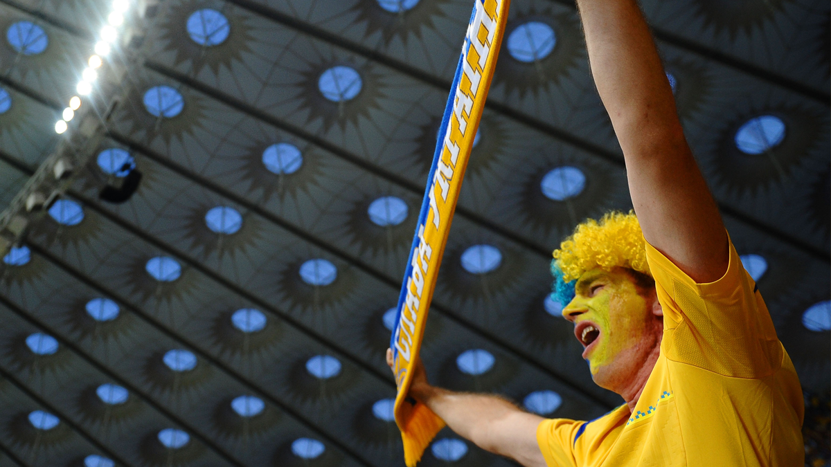 В Україні дозволили футбольні матчі з глядачами: які правила будуть діяти