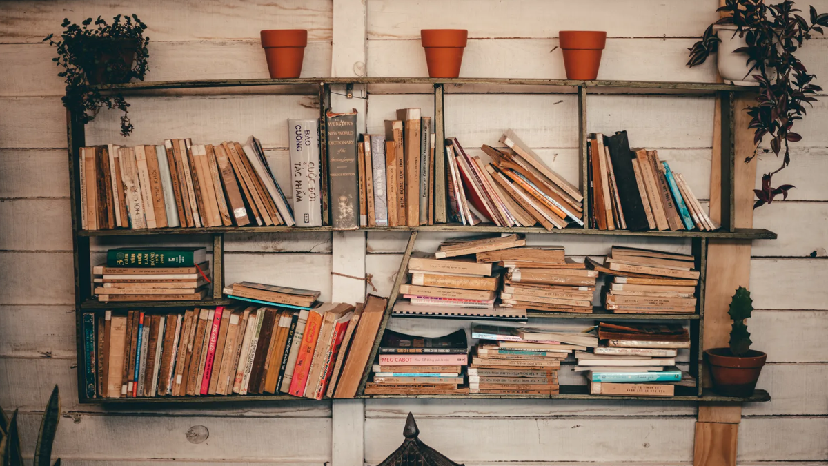 Ліга непарних шкарпеток: 5 нових українських книг, які вас зацікавлять