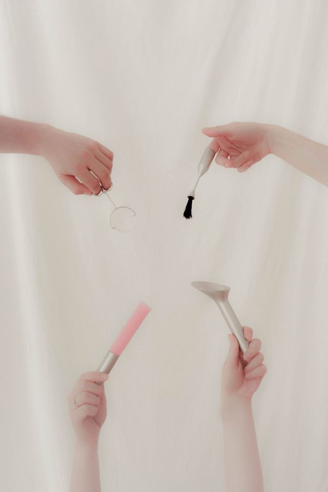 Дизайнер створив набір секс-іграшок для літніх людей: без стетоскопа не обійшлося - фото 417372