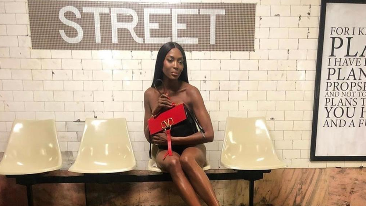 Голий більярд: Наомі Кемпбелл розбурхала мережу розпусною фотосесією