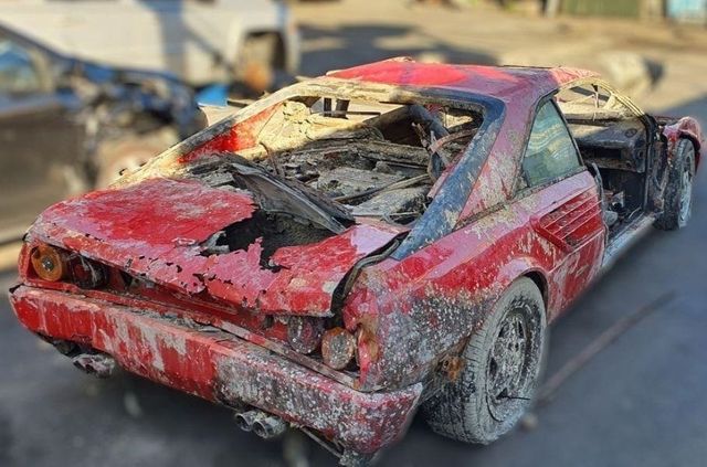 Викрадений 30 років тому Ferrari випадково знайшли аквалангісти: фотофакт - фото 417392