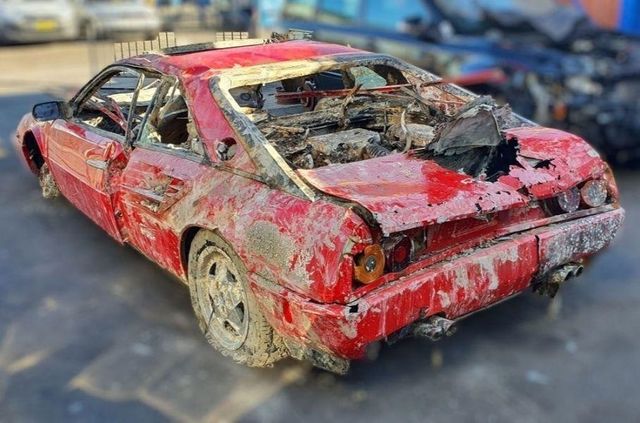 Викрадений 30 років тому Ferrari випадково знайшли аквалангісти: фотофакт - фото 417393