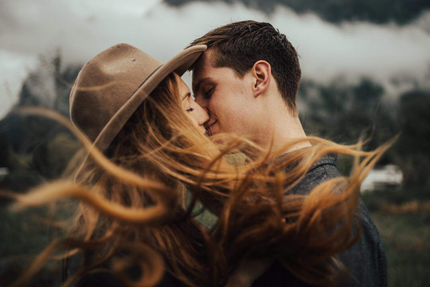 Одружені чи самотні: учені розповіли, хто насправді почувається щасливим